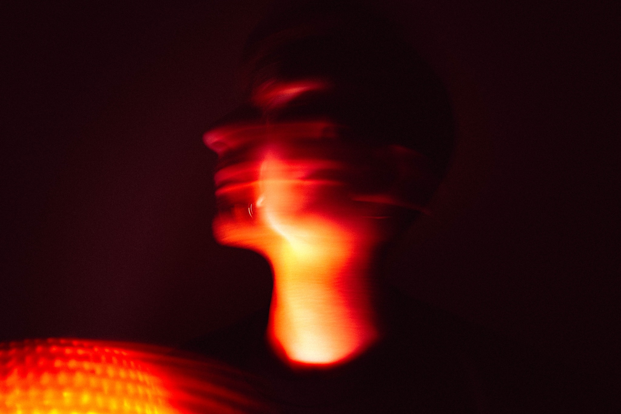 ÆLIA — portrait rouge