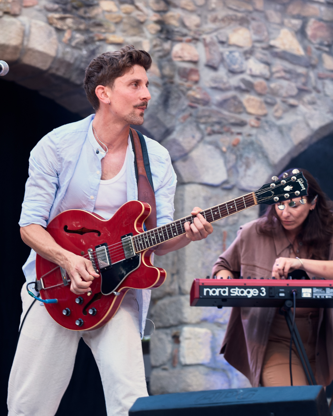 ÆLIA en concert — guitare